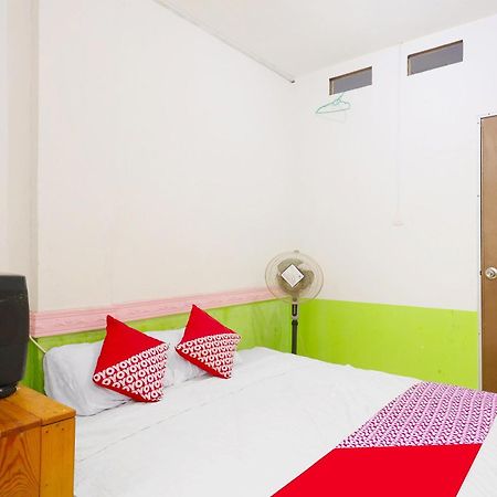 Spot On 91343 Kartika Guest House Syariahnearpantai Stres Jodoh  ภายนอก รูปภาพ