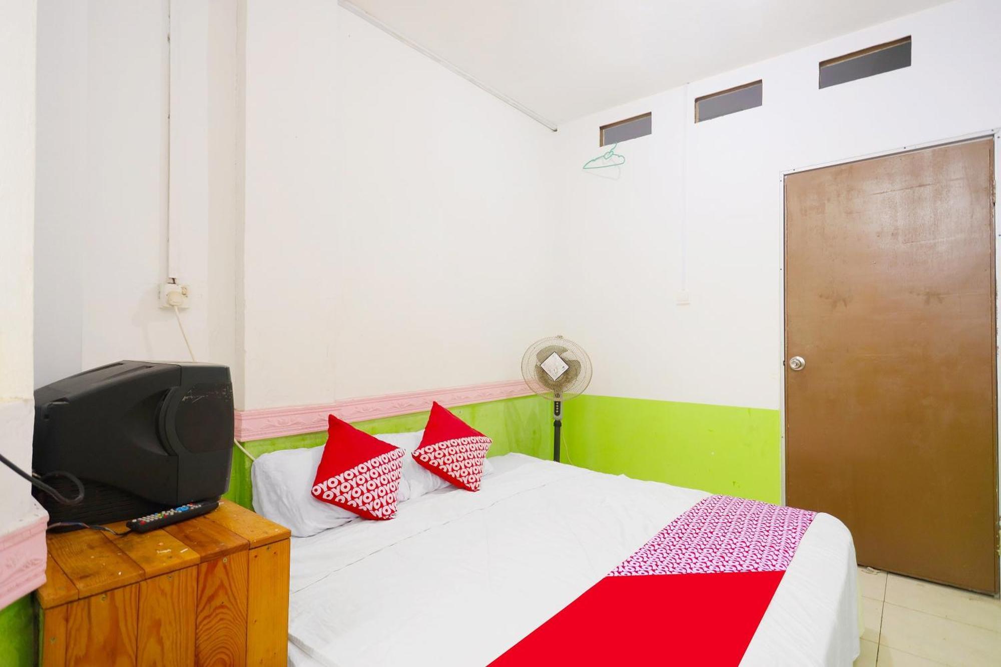Spot On 91343 Kartika Guest House Syariahnearpantai Stres Jodoh  ภายนอก รูปภาพ