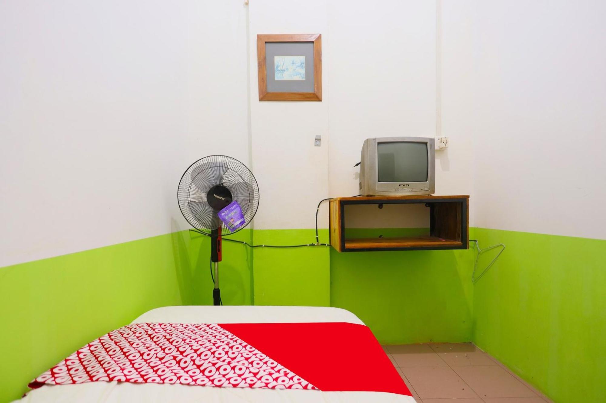 Spot On 91343 Kartika Guest House Syariahnearpantai Stres Jodoh  ภายนอก รูปภาพ
