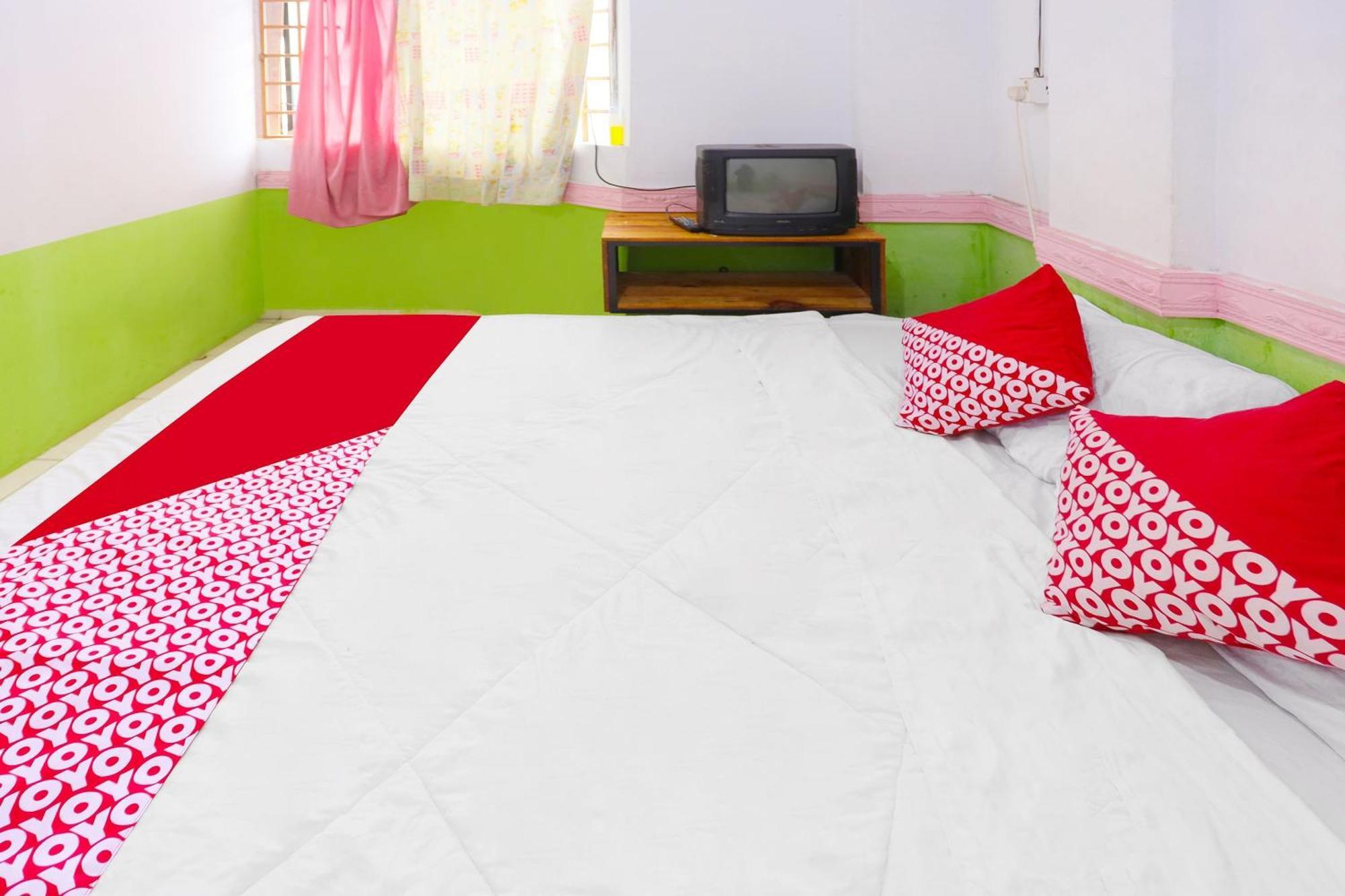 Spot On 91343 Kartika Guest House Syariahnearpantai Stres Jodoh  ภายนอก รูปภาพ